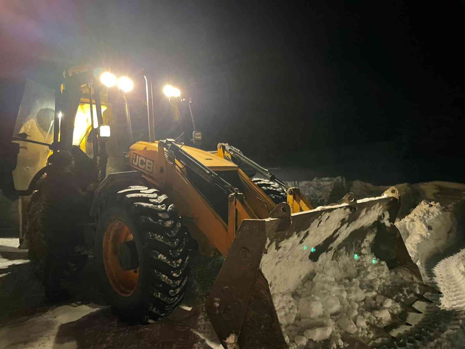 Erzincan’da kardan 26 köy yolu ulaşıma kapalı #erzincan
