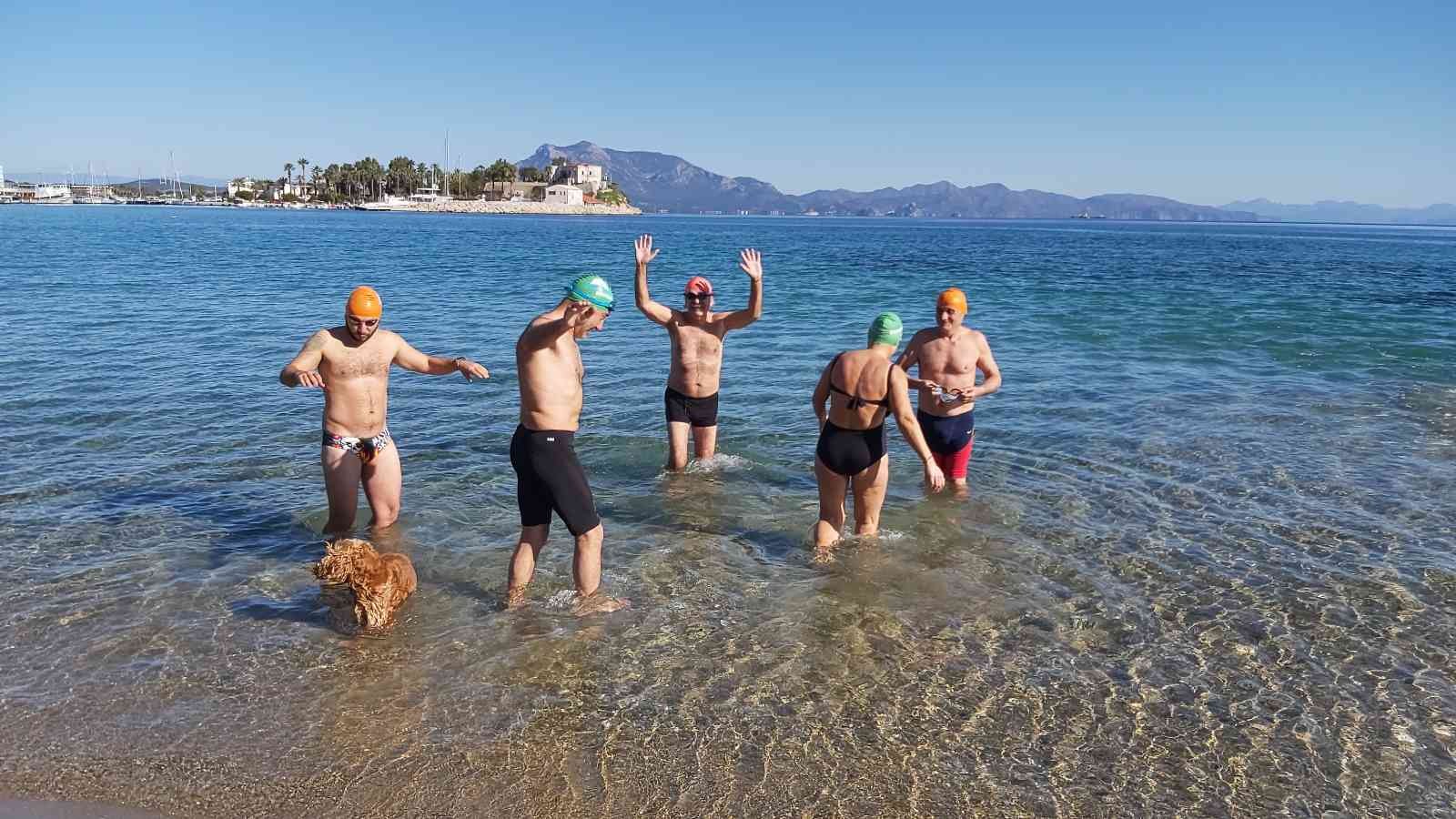 Datça Kış Yüzme Maratonu’na yüzerek davet ettiler #mugla