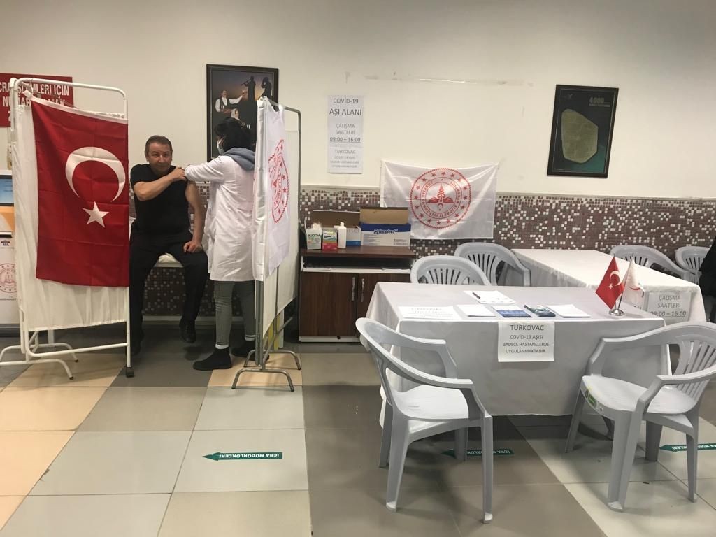 Elazığ Belediyesi ve adliye binasında aşı standı kuruldu #elazig