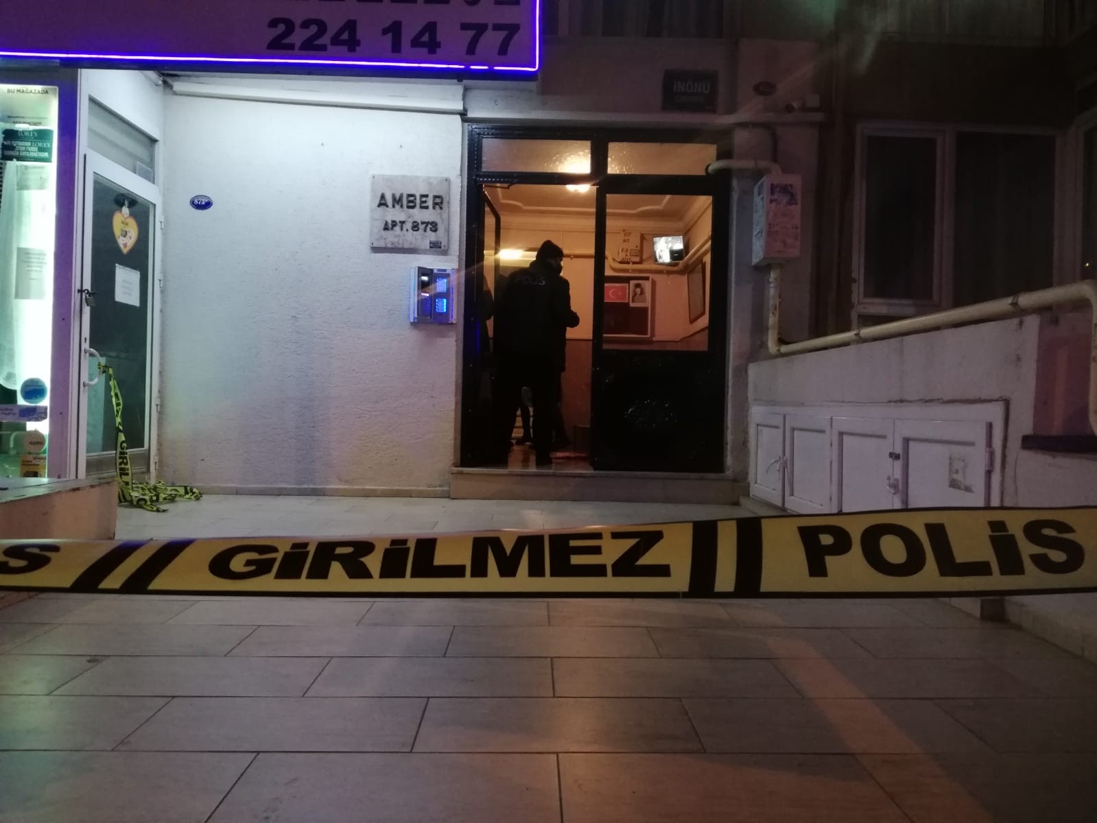 İzmir’de trans birey yaşadığı binanın girişinde ölü bulundu #izmir