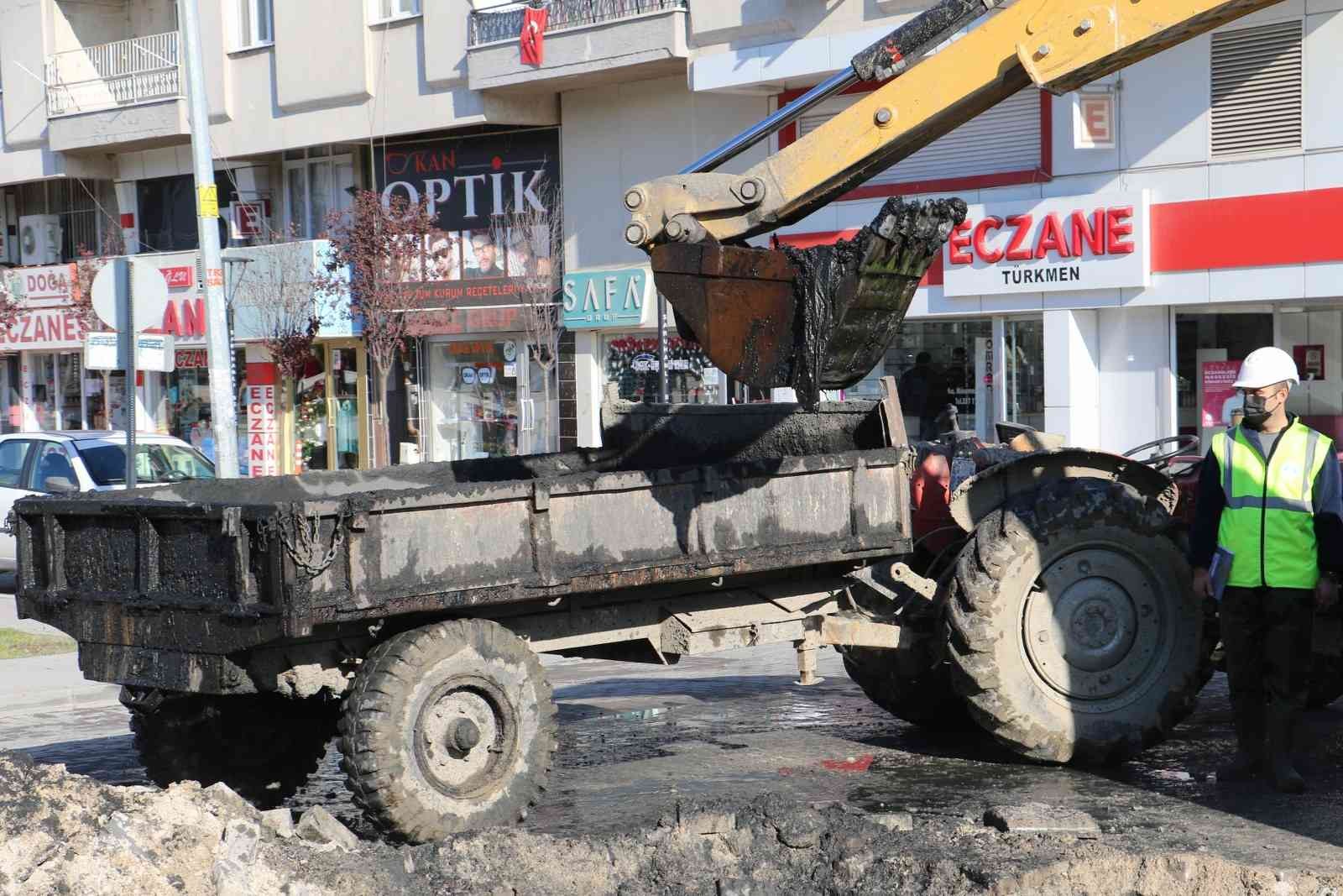 Saruhanlı’da taşkınlar sona eriyor