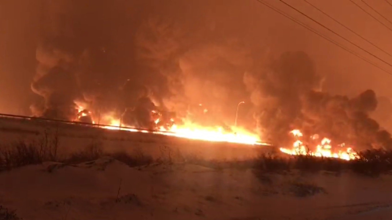 Petrol boru hattındaki yangına müdahale sürüyor #kahramanmaras