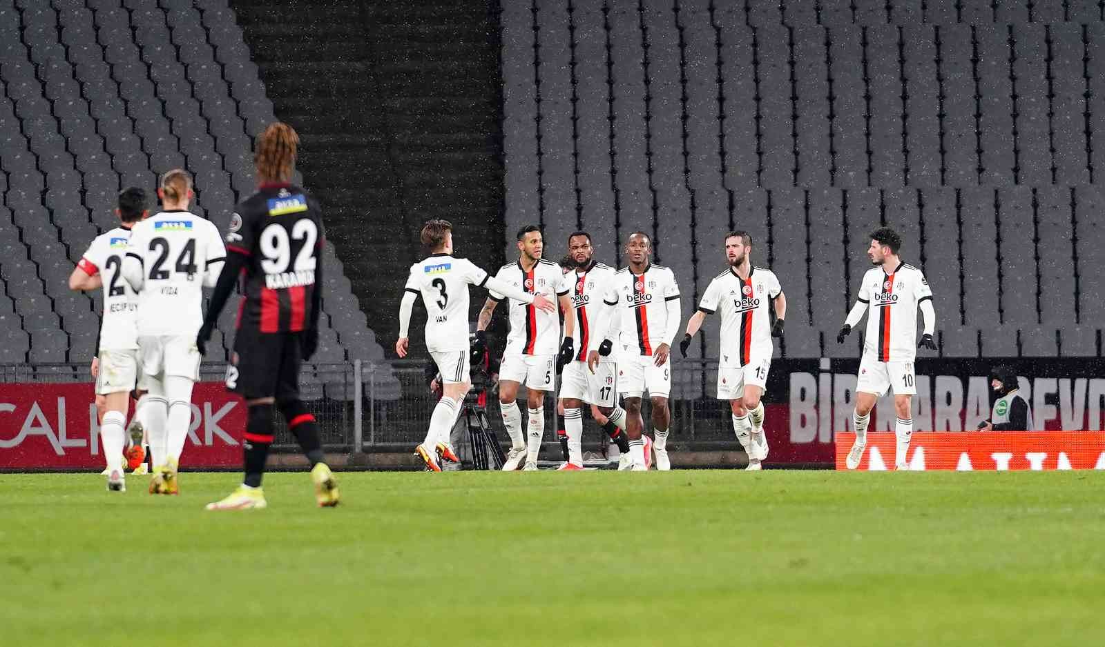 Spor Toto Süper Lig: Fatih Karagümrük: 0 - Beşiktaş: 1 (İlk yarı) #istanbul