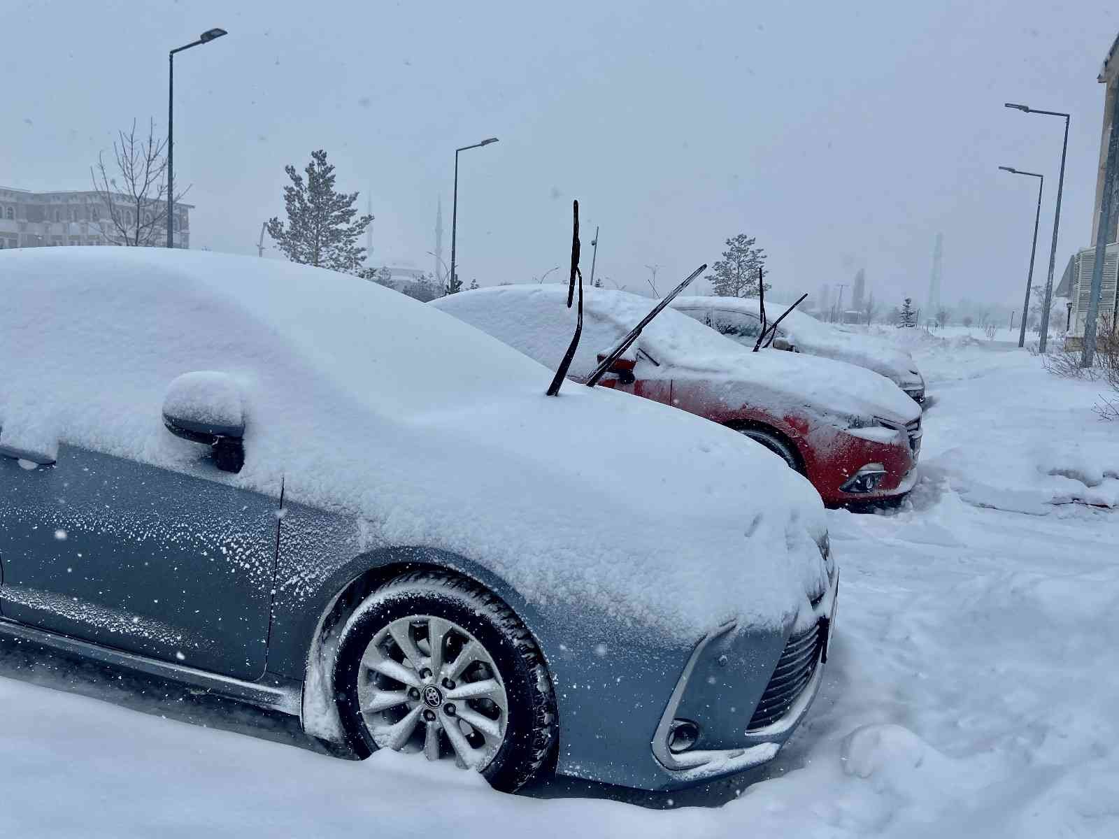 Ağrı’da 191 köy yolu kar nedeniyle ulaşıma kapandı #agri