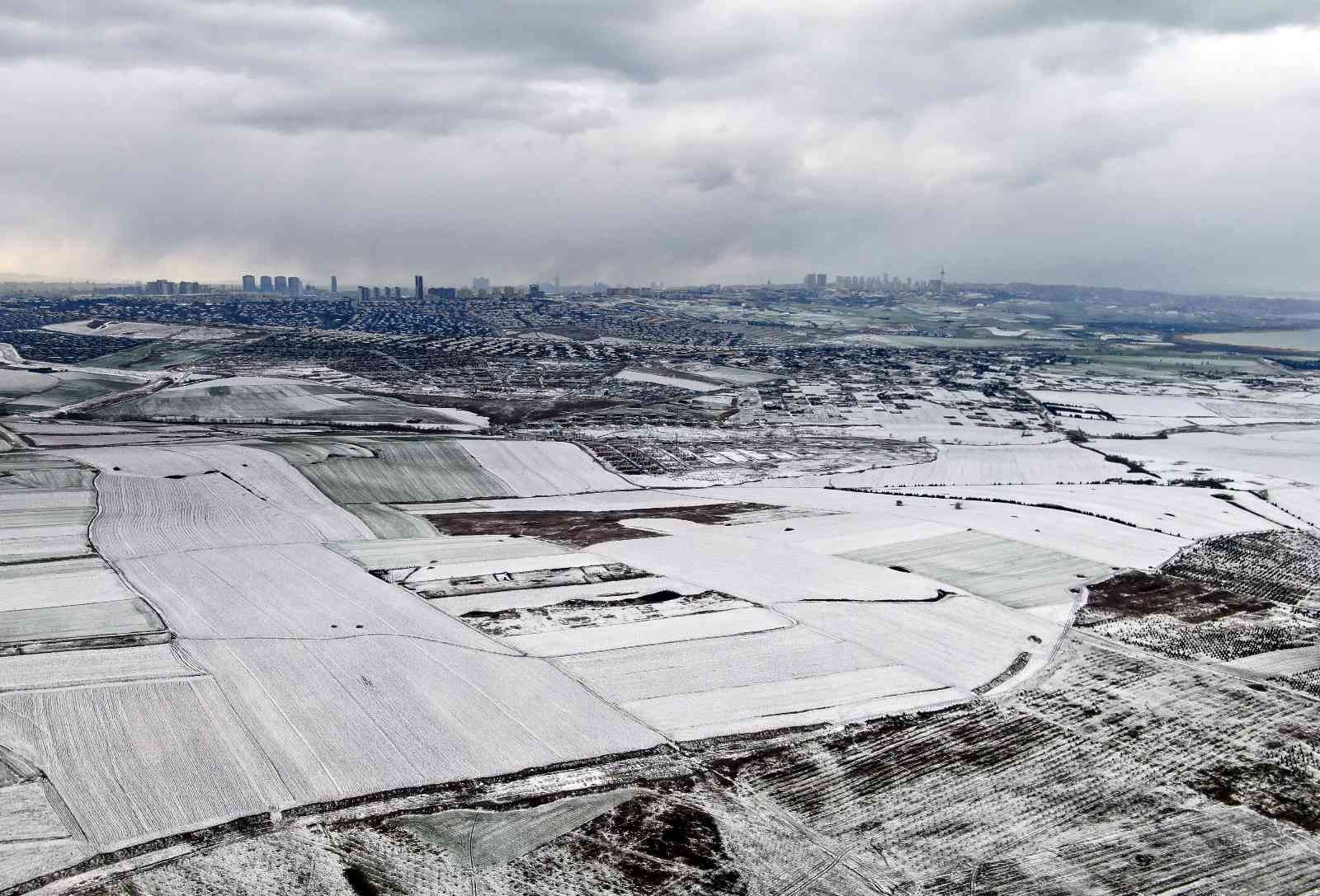 Karla kaplanan Büyükçekmece Gölü’nün çevresi  havadan görüntülendi #istanbul