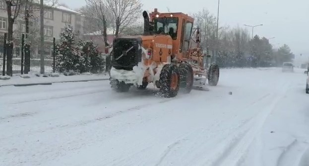 Bingöl’de ilçeler de beyaza büründü