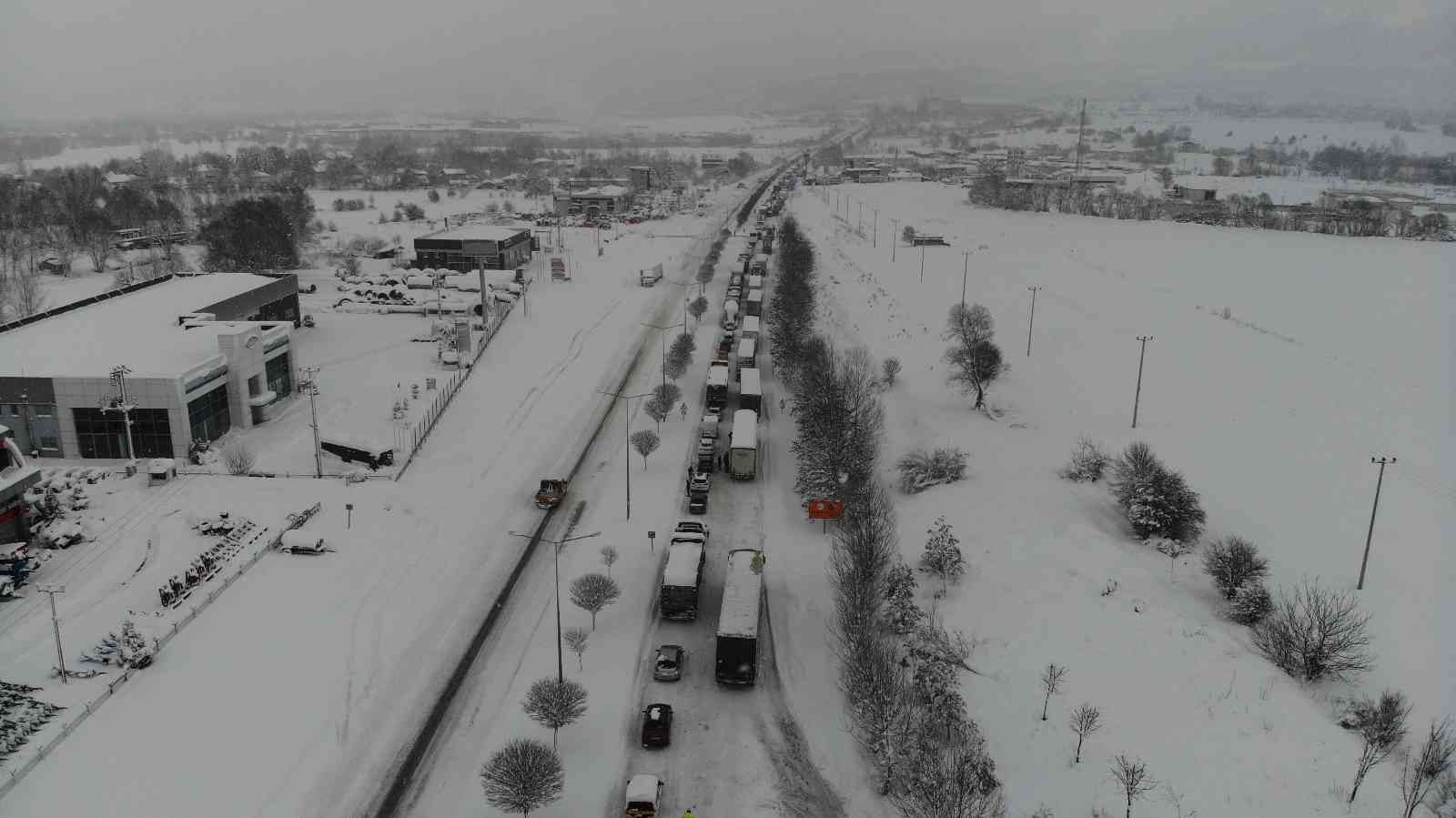 Bolu’da, D100 Karayolu Ankara yönü ulaşıma kapandı #bolu