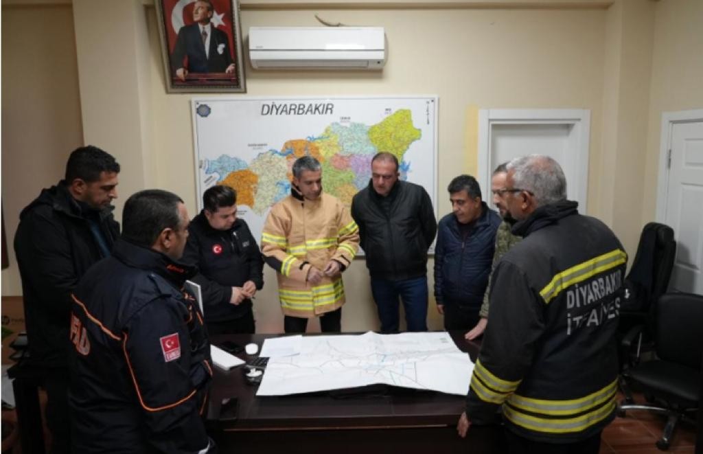 Diyarbakır’da beklenen yoğun kar yağışı nedeniyle kriz masası kuruldu #diyarbakir