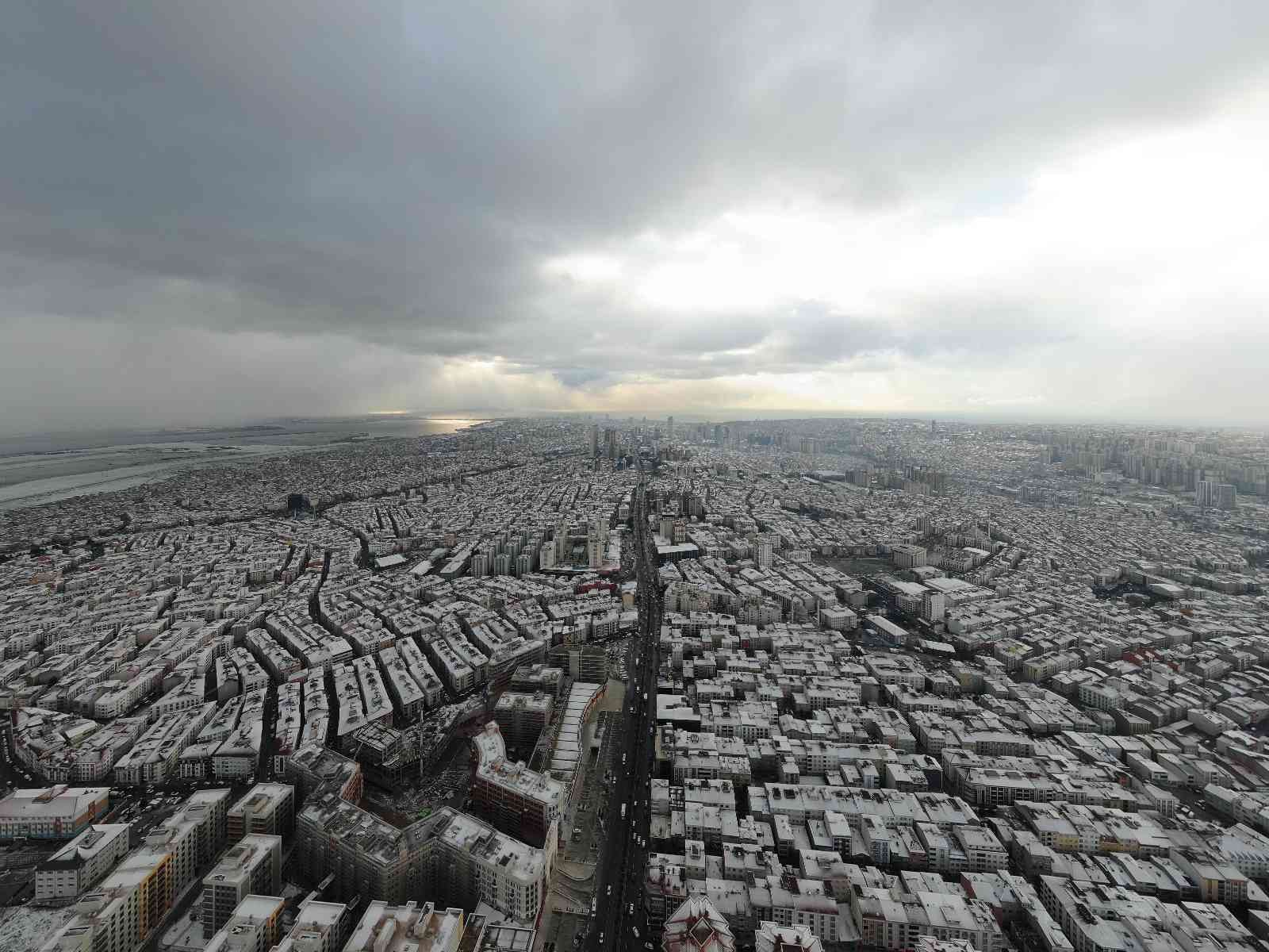 Beyaz örtü ile kaplanan çatılar havadan görüntülendi #istanbul