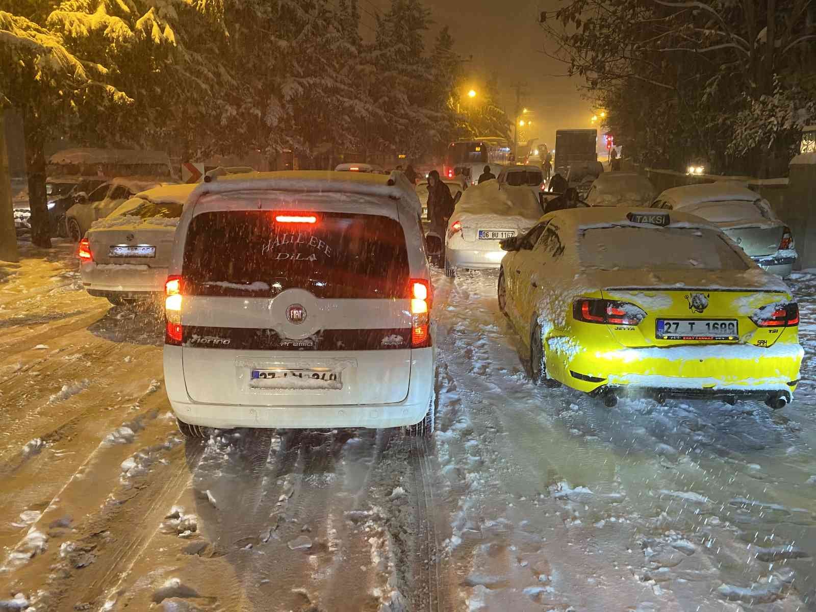 Gaziantep’te kar trafiği durdurdu #gaziantep
