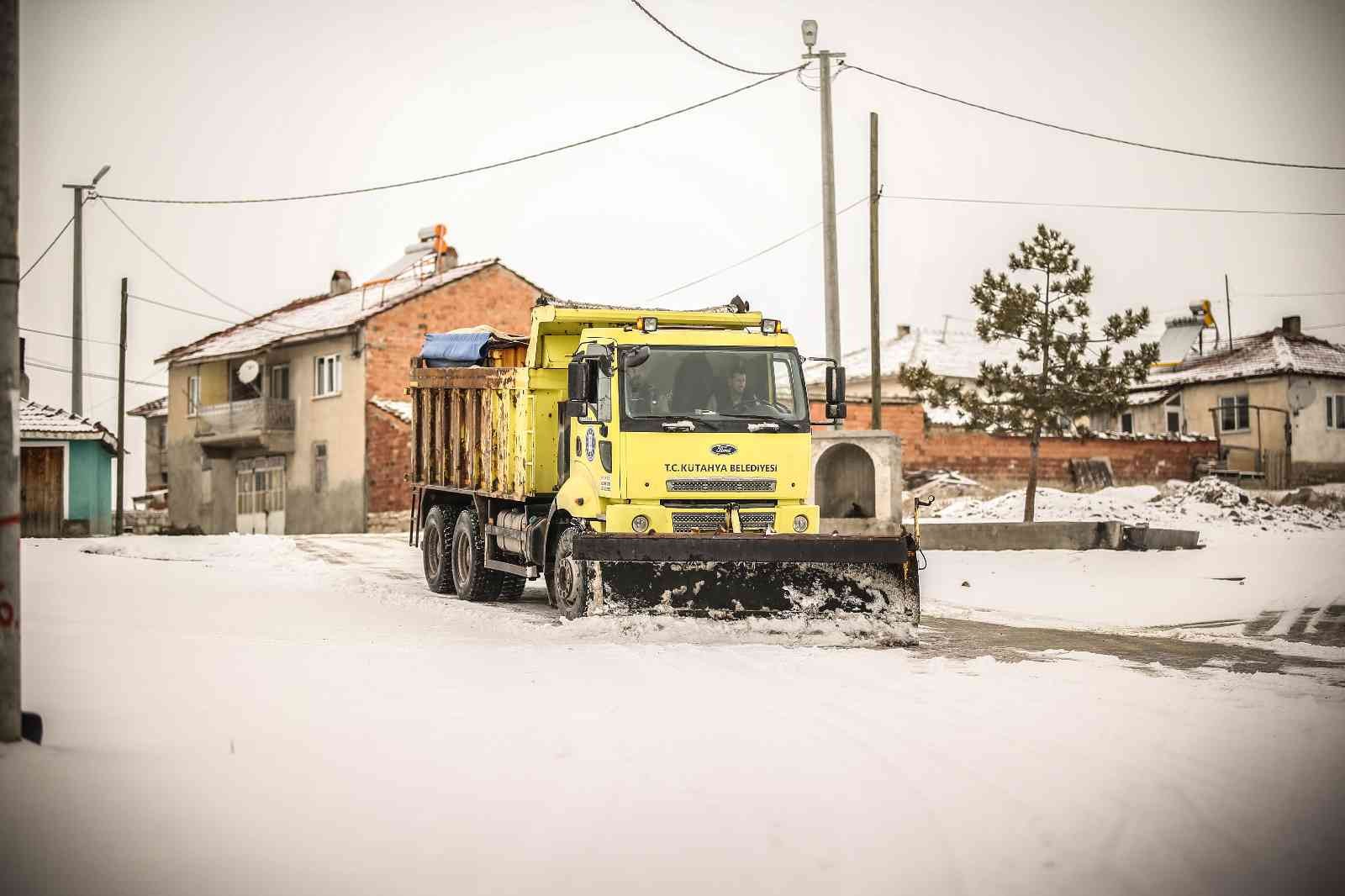 Mahallelerde kar temizleme, küreme ve tuzlama çalışmaları #kutahya