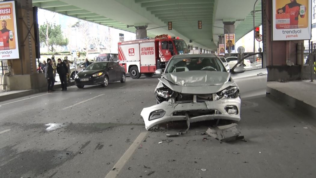 Kırmızı ışık ihlali yapan sürücü kazaya neden oldu: 1 yaralı #istanbul