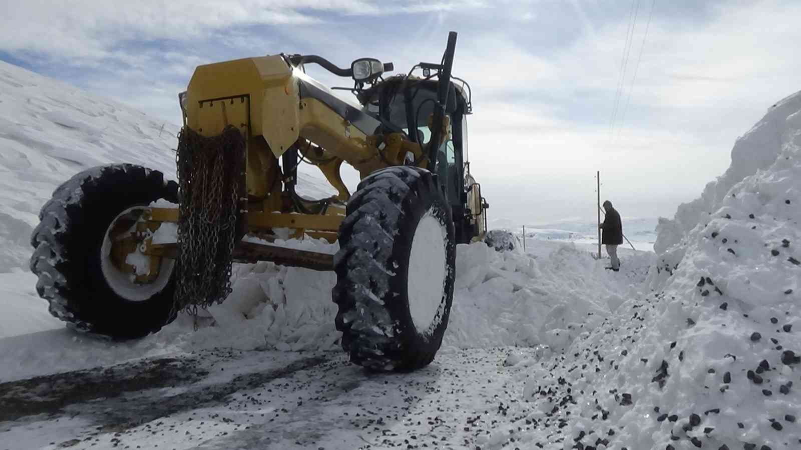Muş’ta kar nedeniyle 266 köy yolu ulaşıma kapandı #mus