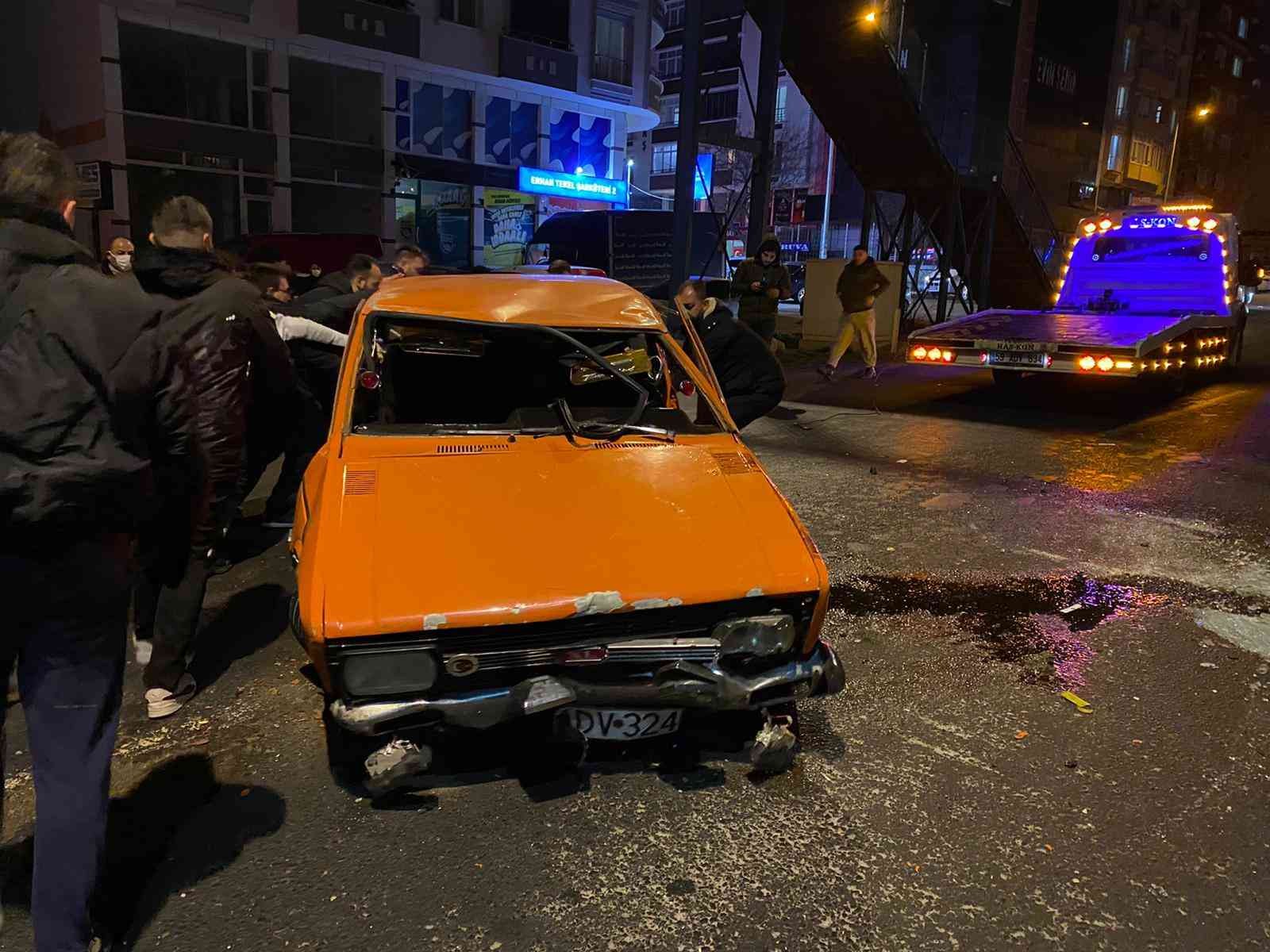 Hurdaya dönen araçtan sağ çıktı