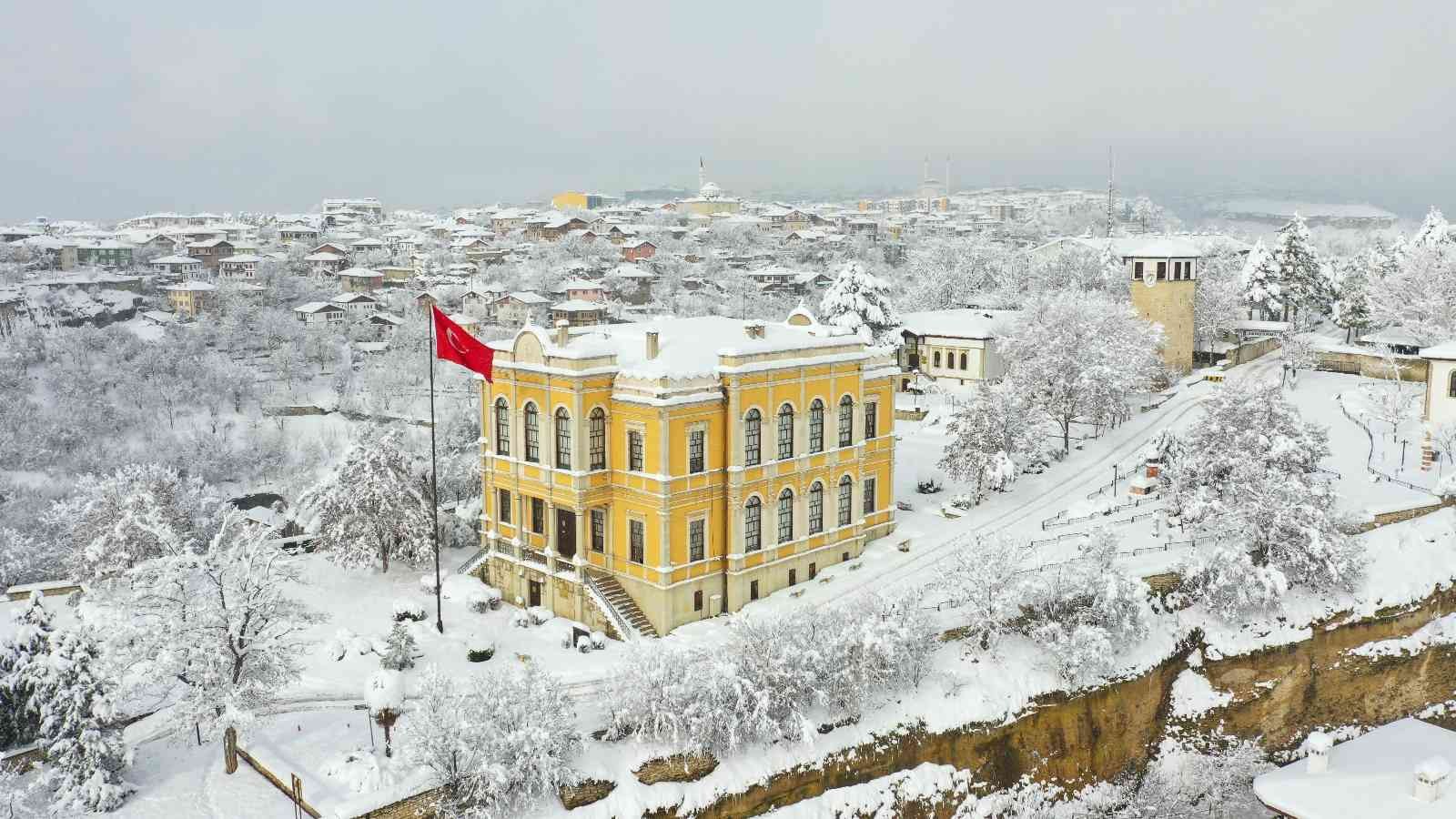 Osmanlı kenti beyaz örtüyle kaplandı #karabuk