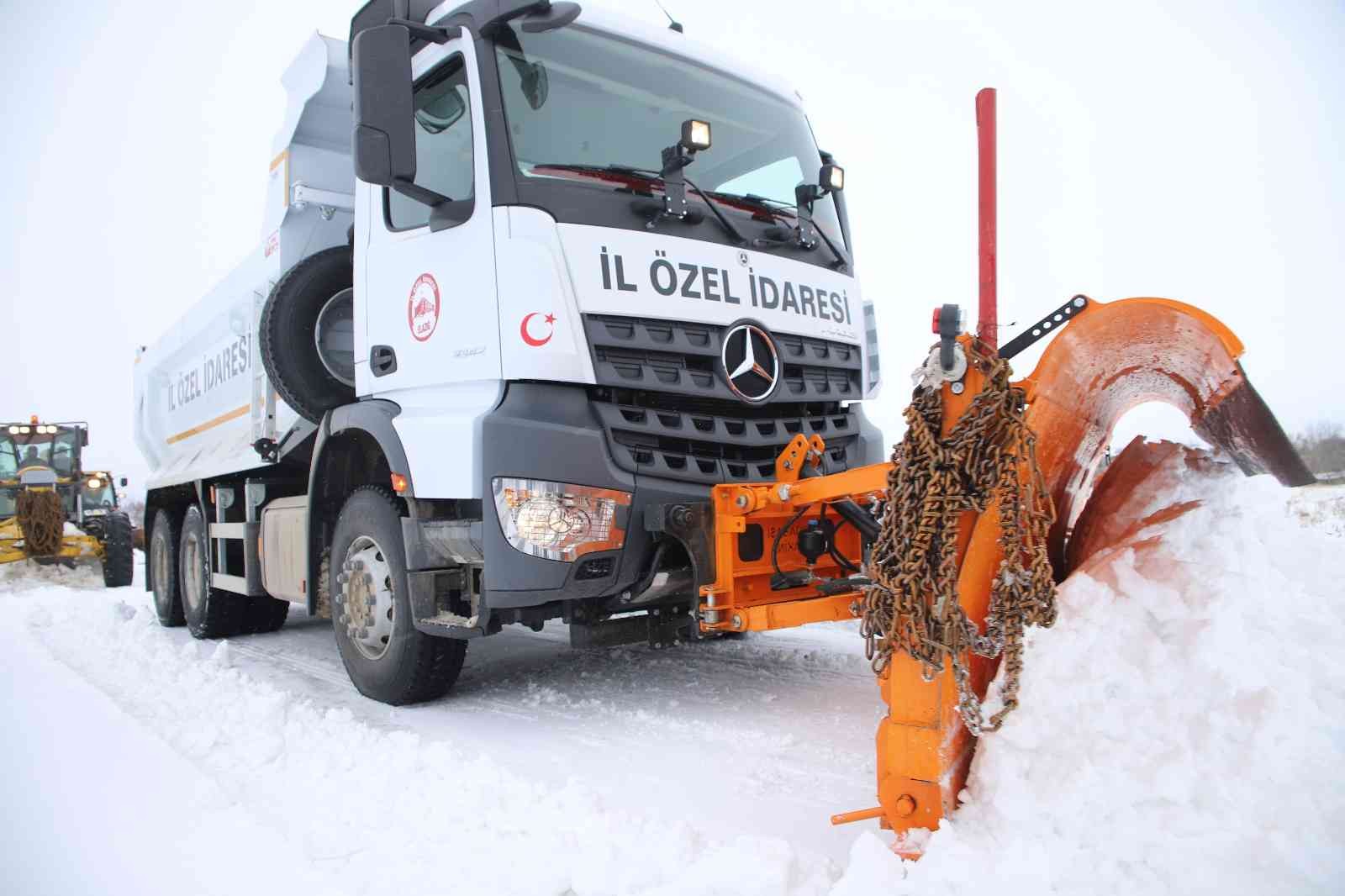 Elazığ merkeze bağlı köy yolları kar nedeniyle ulaşıma kapandı #elazig