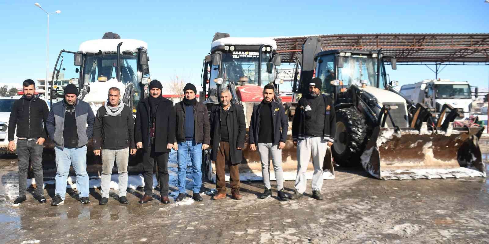 Araban’da kar ve buz temizleme çalışmaları sürdürüyor #gaziantep