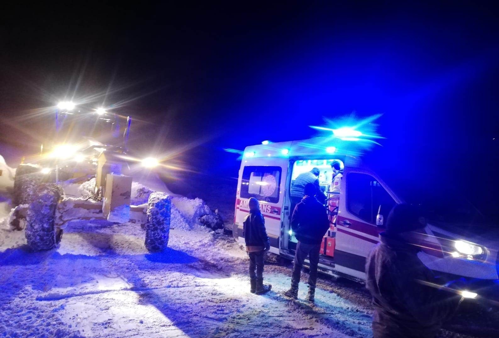 Batman’da ambulansların giremediği yollarda hastalar İl Özel İdare araçlarıyla taşındı #batman