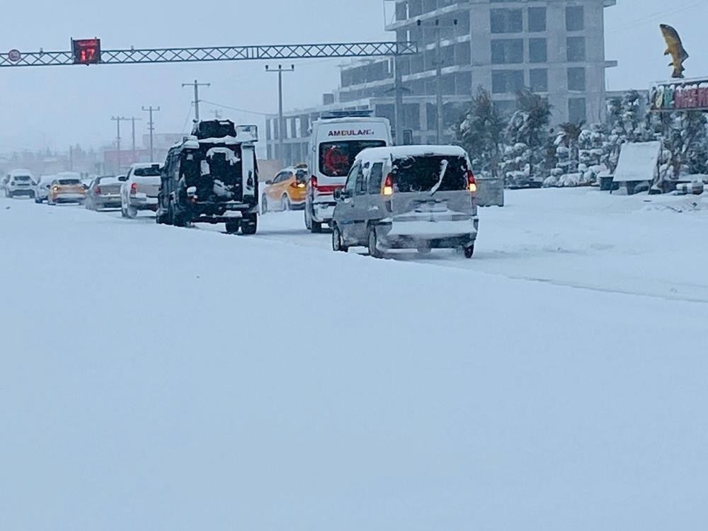 Meteorolojiden Diyarbakır için hafta sonunda kar ve zirai don uyarısı #diyarbakir