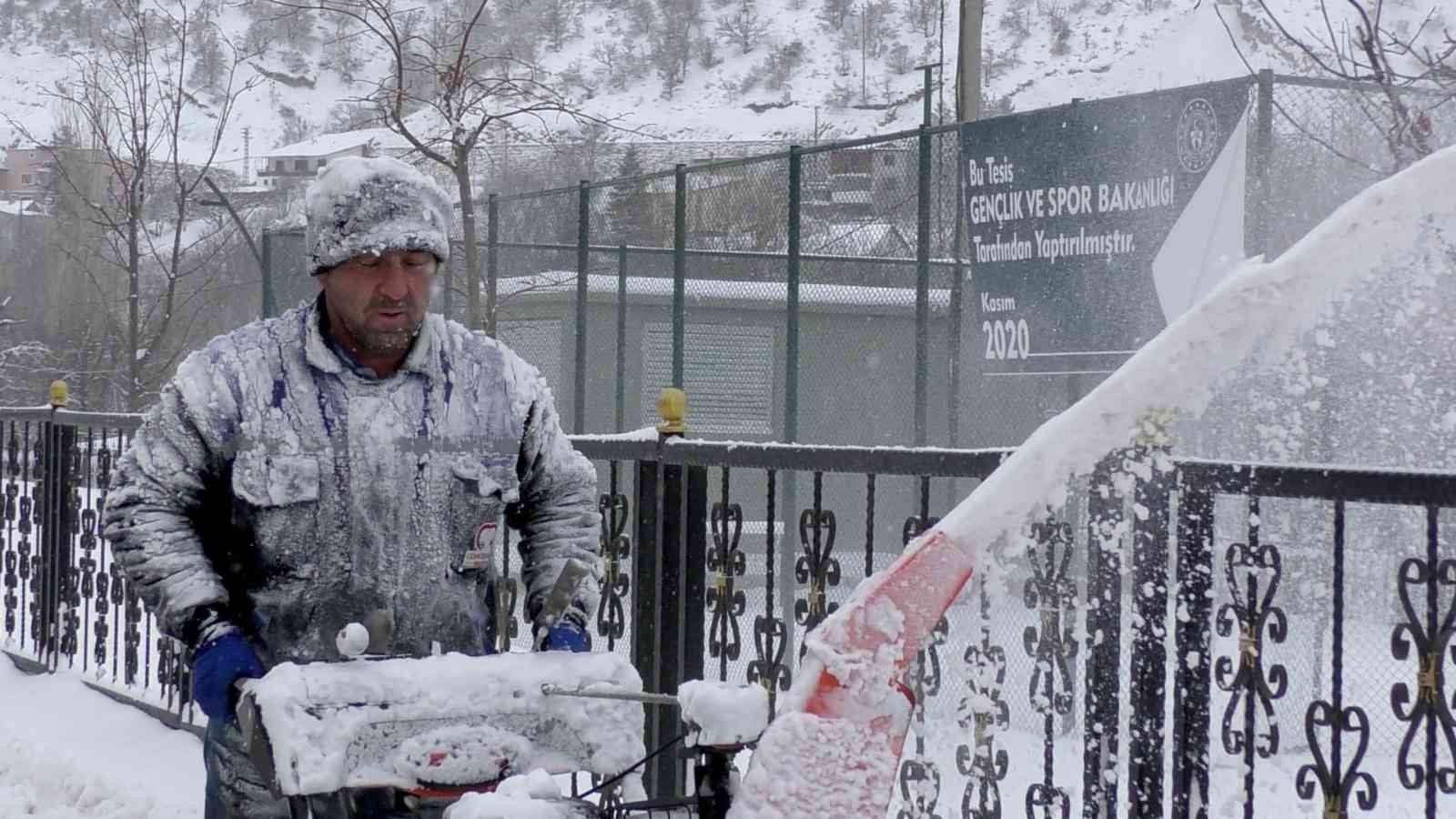 Doğu Karadeniz’de bin 61 köy ve mahalle yolu kar nedeniyle ulaşıma kapandı #gumushane