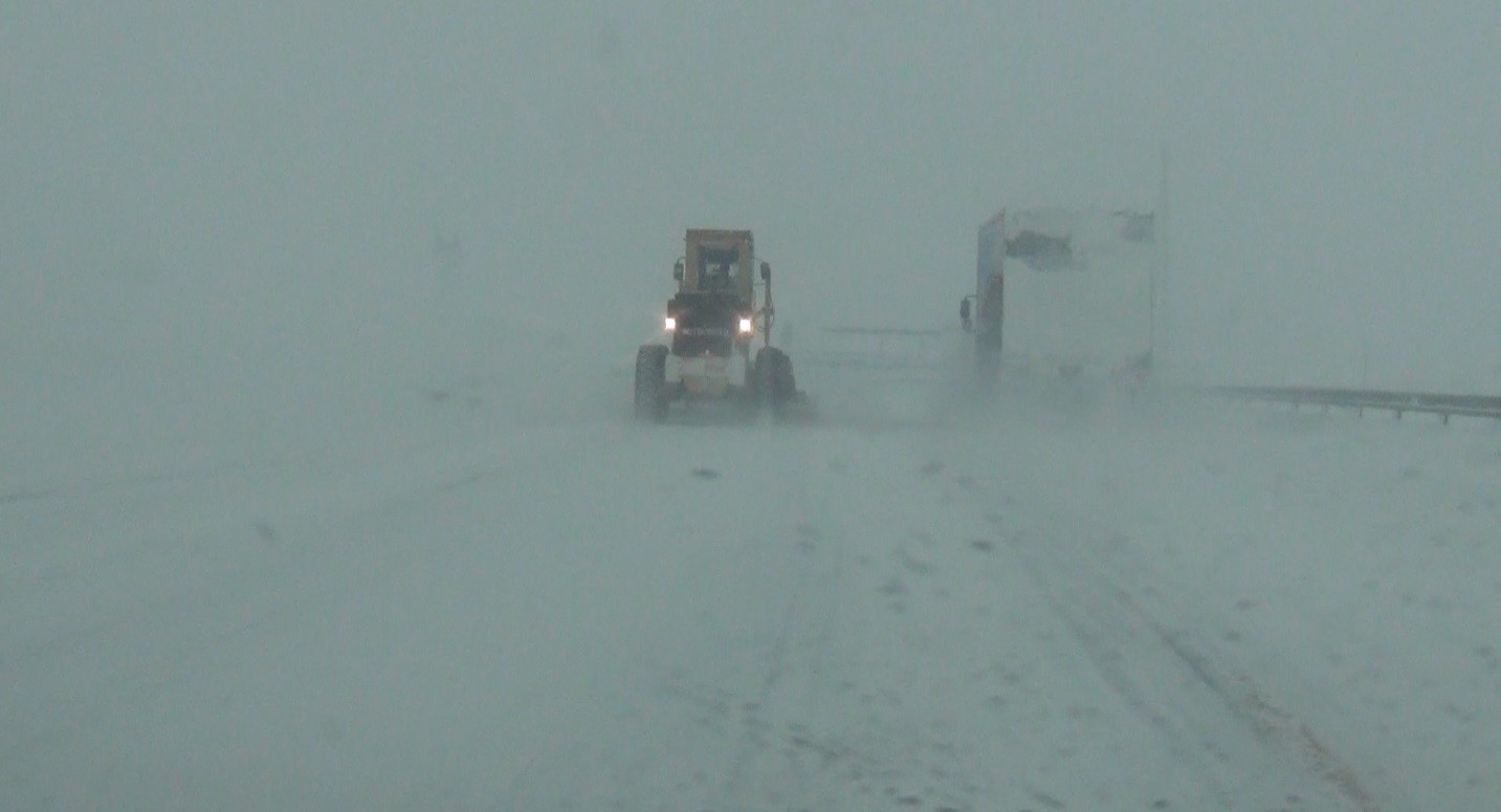 Kars’ta kapalı köy yolları açılıyor #kars