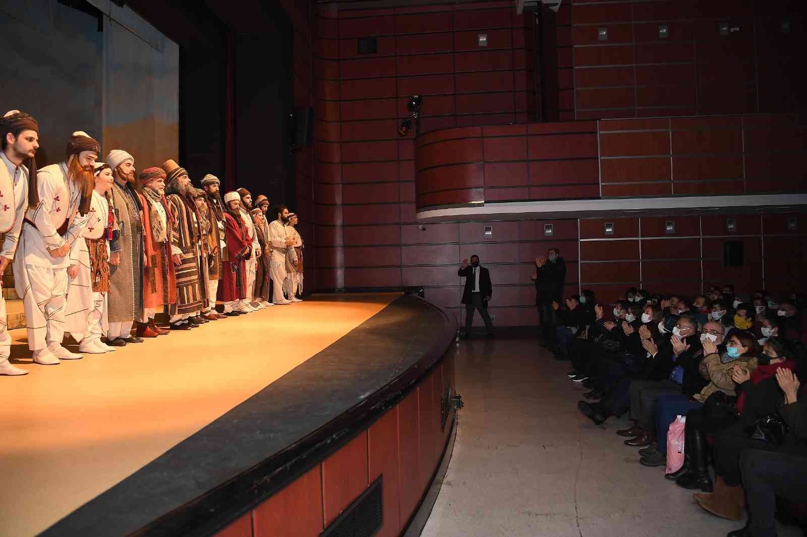Başkan Büyükkılıç, devlet tiyatrosunda ‘Hacı Bektaş’ tiyatro oyununu izledi #kayseri