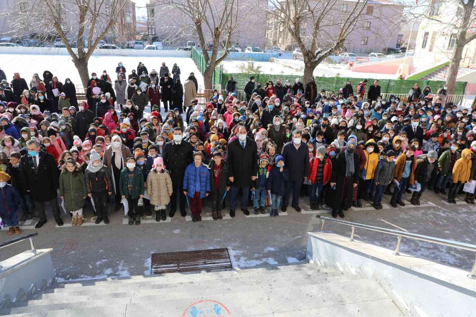 Erzincan’da 41 bin 517 öğrenci karne heyecanı yaşadı #erzincan