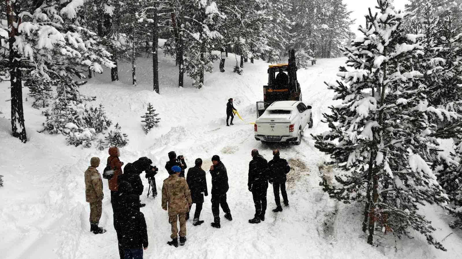 Erzincan’da kar ve tipiden 123 köy yolu ulaşıma kapandı #erzincan