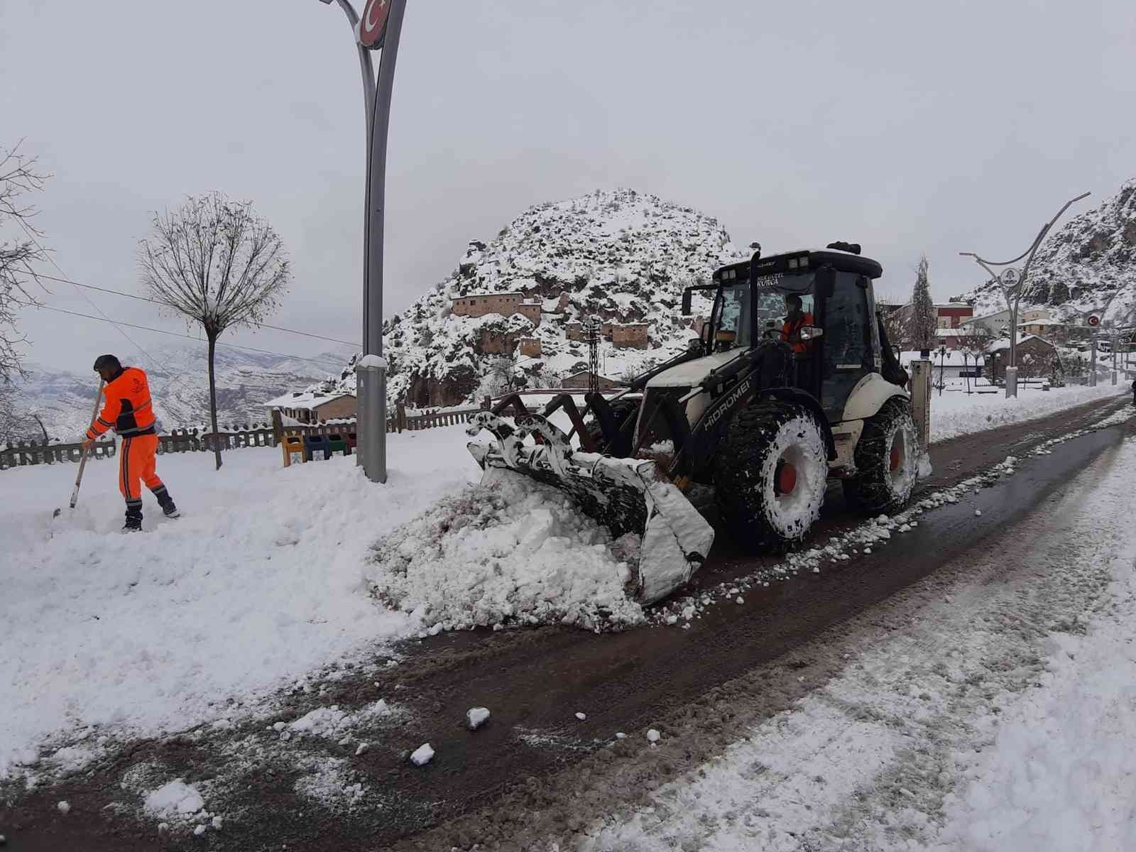 Çukurca Belediyesinden kar temizleme çalışması #hakkari
