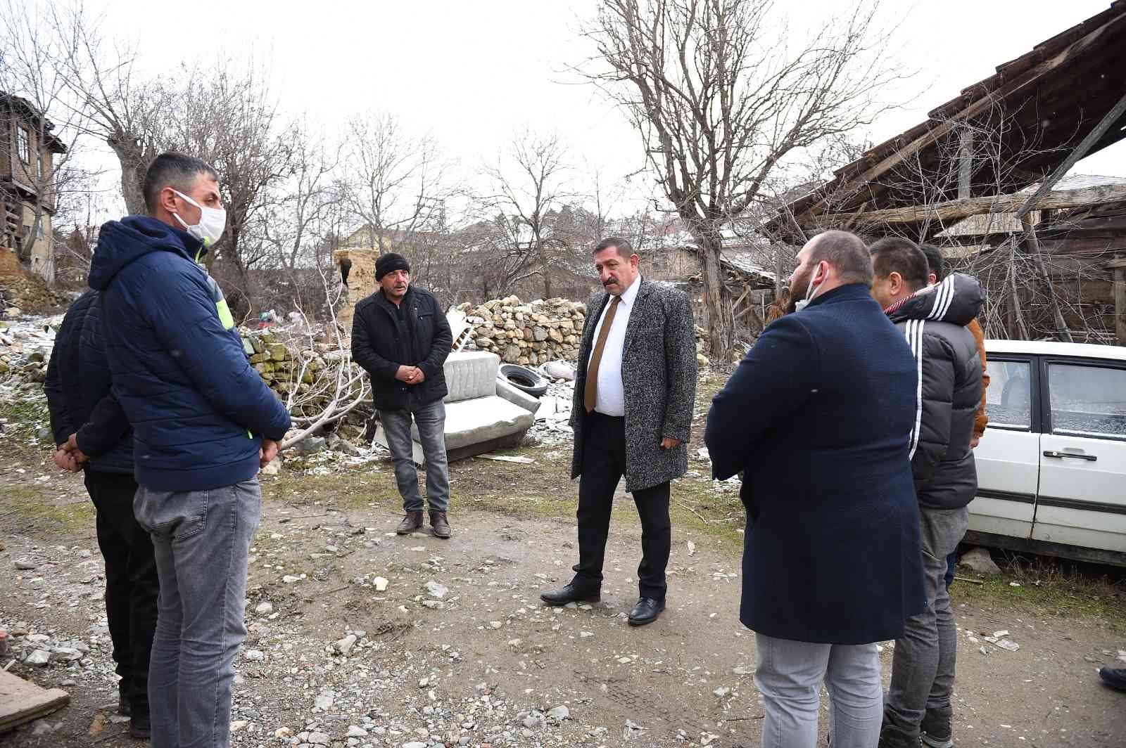 Başkan Vidinlioğlu, evi yanan aileyi ziyaret etti #kastamonu