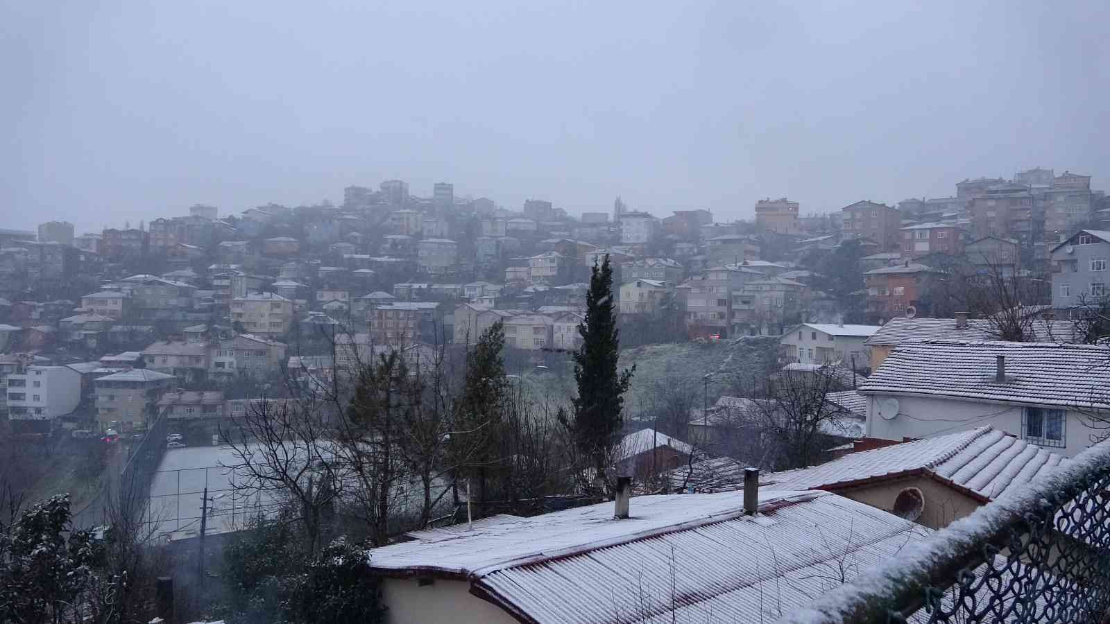 İstanbul Anadolu Yakası’nda kar yağışı etkili oluyor #istanbul