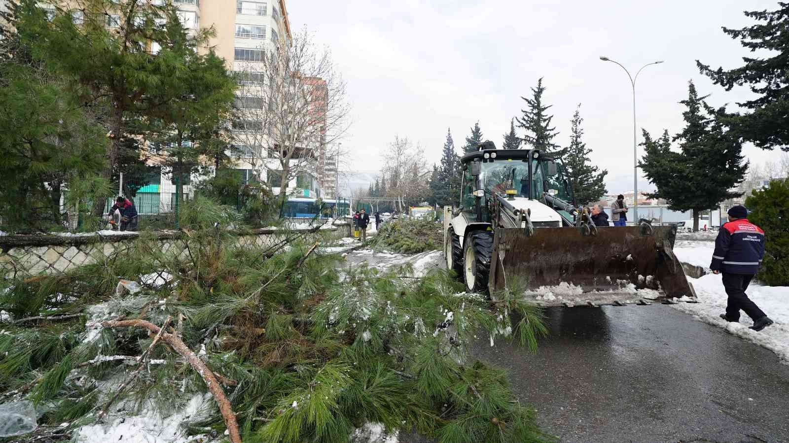 Kar savurdu, ekipler temizledi #kahramanmaras