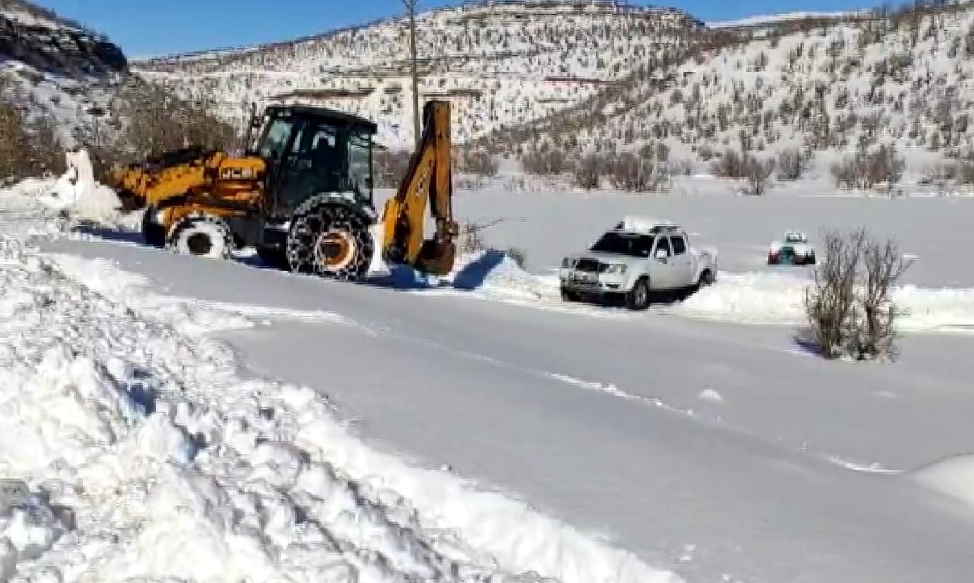 Siirt’te karda mahsur kalan 2 hasta kurtarıldı