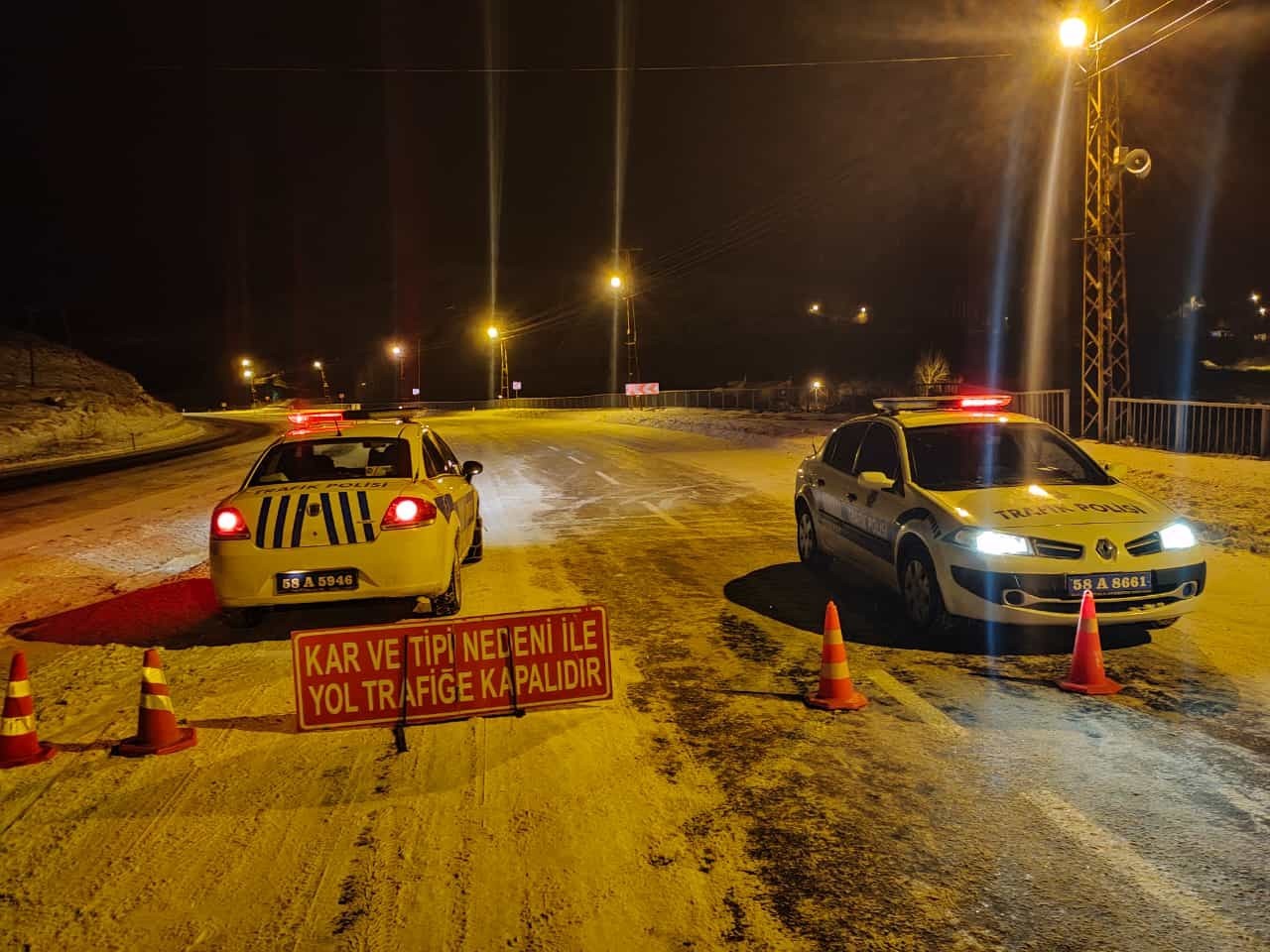 Tipi yolları kapattı, araç geçişleri durduruldu #sivas