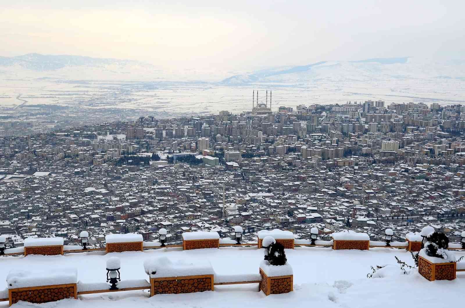 Kahramanmaraş’ta kar kartpostallık görüntüler ortaya çıkardı #kahramanmaras