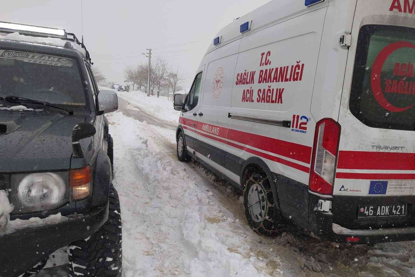 Kara saplanan ambulansı Off-Rod ekipleri kurtardı #kahramanmaras
