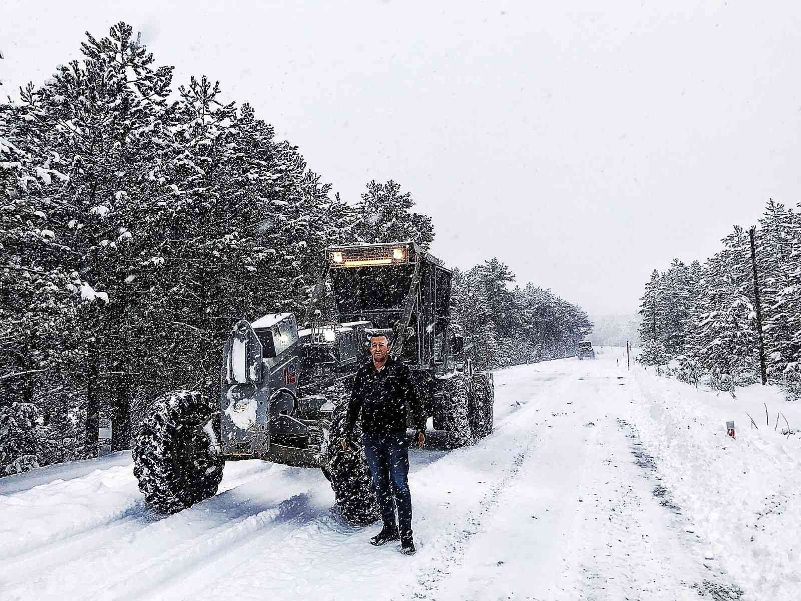 Kütahya Orman Bölge Müdürlüğü’nden karla mücadele çalışmalarına destek #kutahya