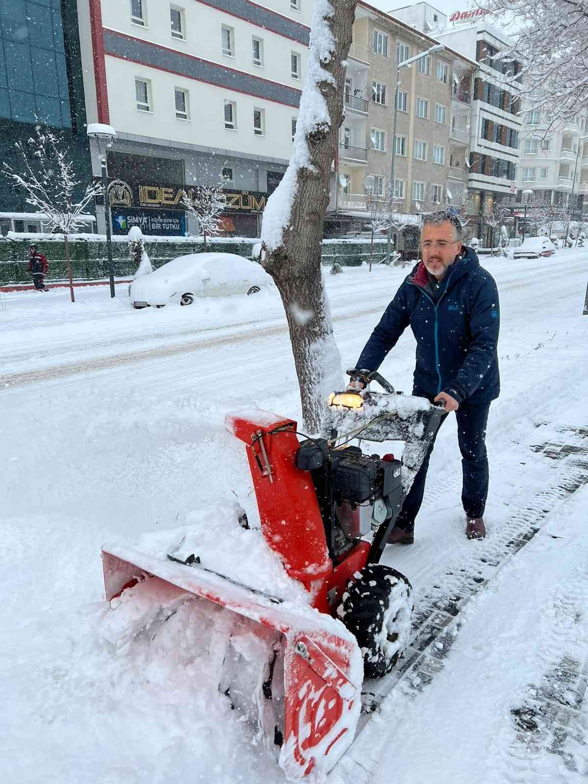 Nevşehir Belediyesi tüm ekipleri ile sahada çalışmalarını sürdürüyor #nevsehir