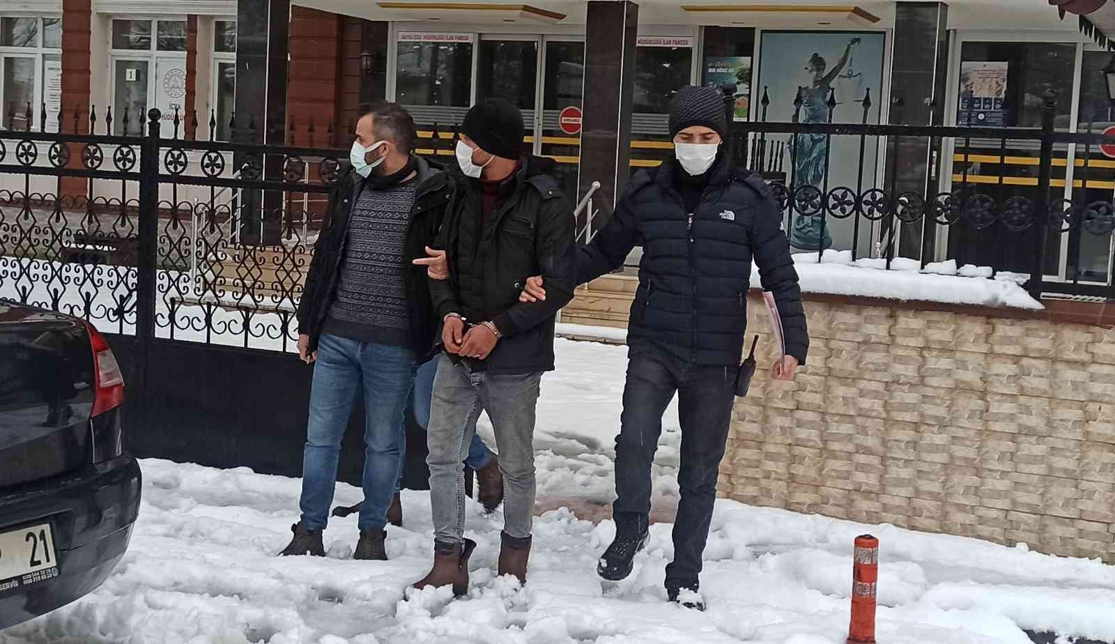 4 yıl 2 ay hapis cezası bulunan şahıs cezaevine gönderildi #samsun