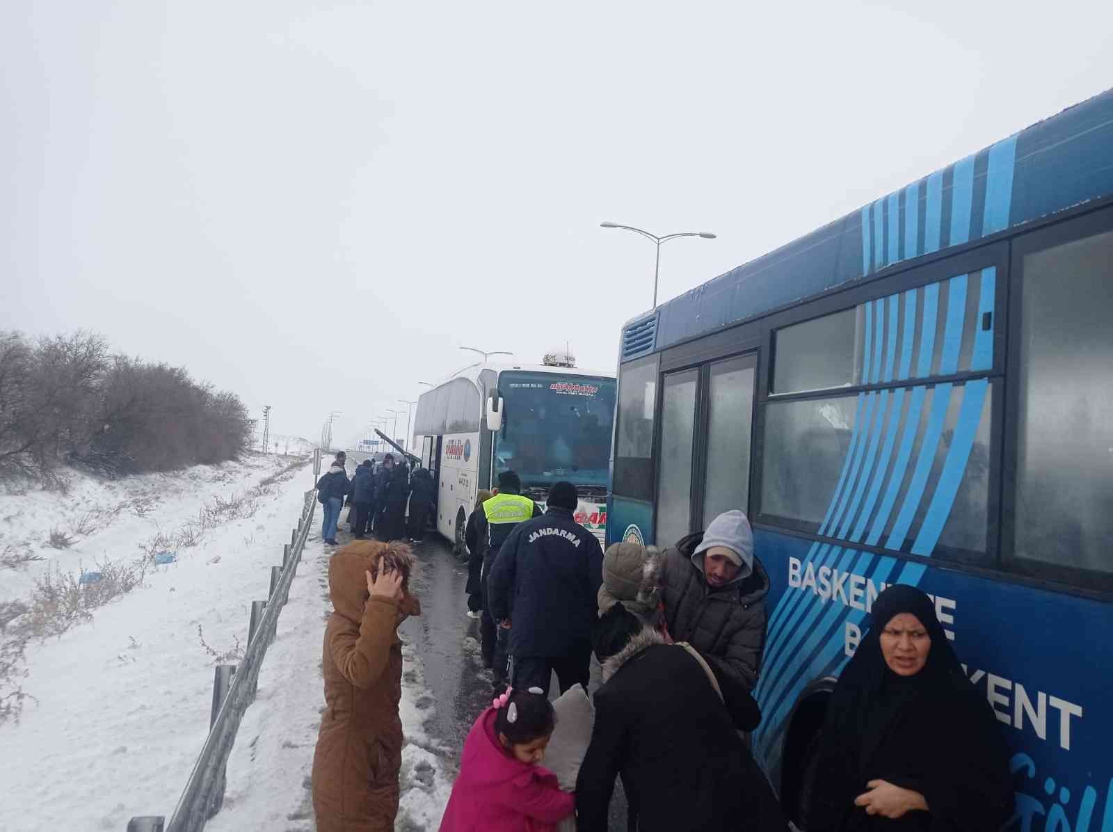 Mahsur kalan yolcuları Gölbaşı Belediyesi ekipleri kurtardı #ankara