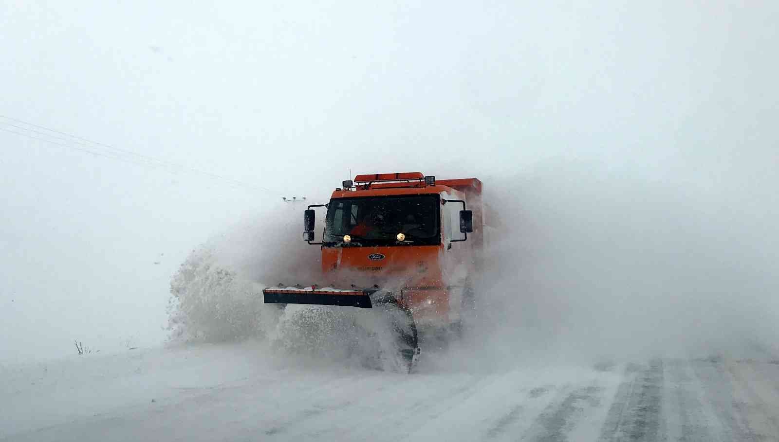 Bayburt’ta kar, tipi ulaşımı aksatıyor #bayburt