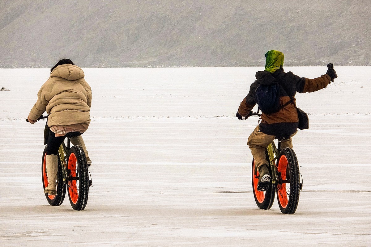 Çıldır Gölü’nde atlı kızak ve bisiklet keyfi #ardahan