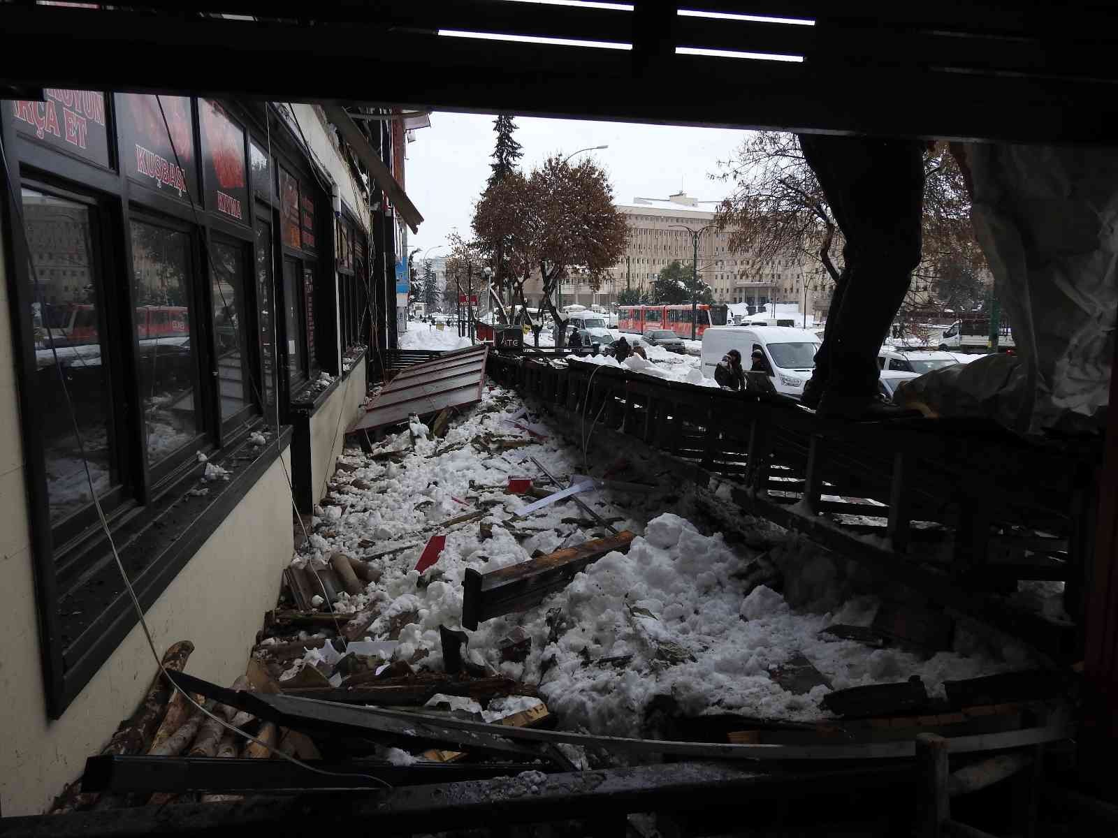 Restoran çatısının çökme anı kamerada #gaziantep