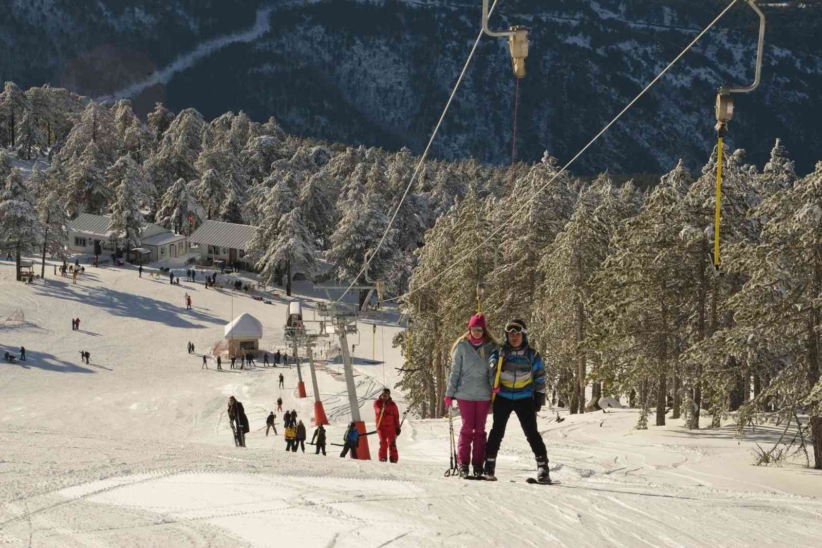 Gediz Murat Dağı Termal Kayak Merkezi’nde yarıyıl tatili yoğunluğu #kutahya