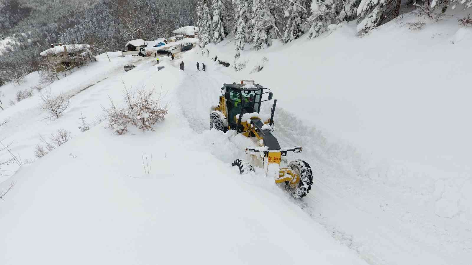 Sinop’ta karla mücadele: 300 köy yolu kapalı