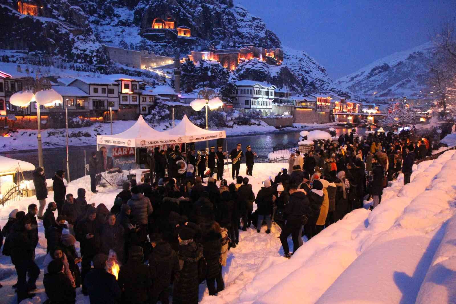 Amasyalılar kar yağışını konserle kutladı #amasya
