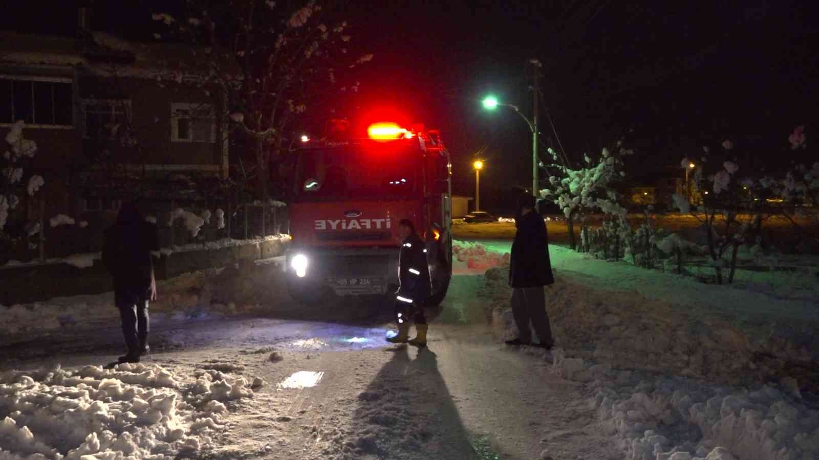 Amasya’da ev yangını: 6 kişilik aile ölümden döndü #amasya
