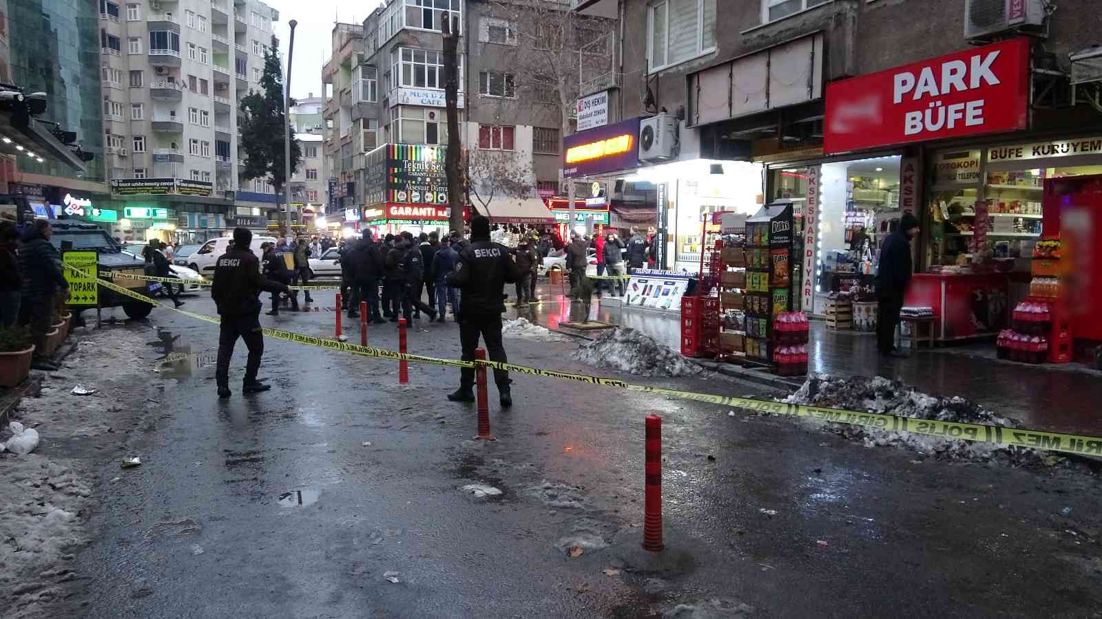 Diyarbakır’da husumetli iki aile arasında silahlı kavga: 4 yaralı, 2 gözaltı #diyarbakir
