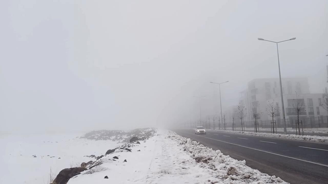 Kar yağışı sonrası sis Diyarbakır’ı esir aldı, uçak seferleri iptal oldu #diyarbakir