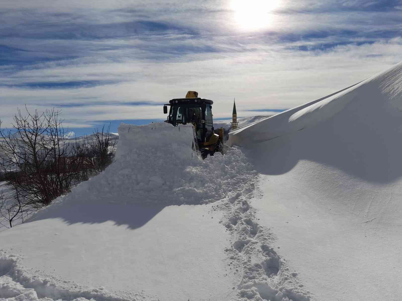 Giresun’da 201 köy yolunda kar nedeniyle ulaşım sağlanamıyor #giresun